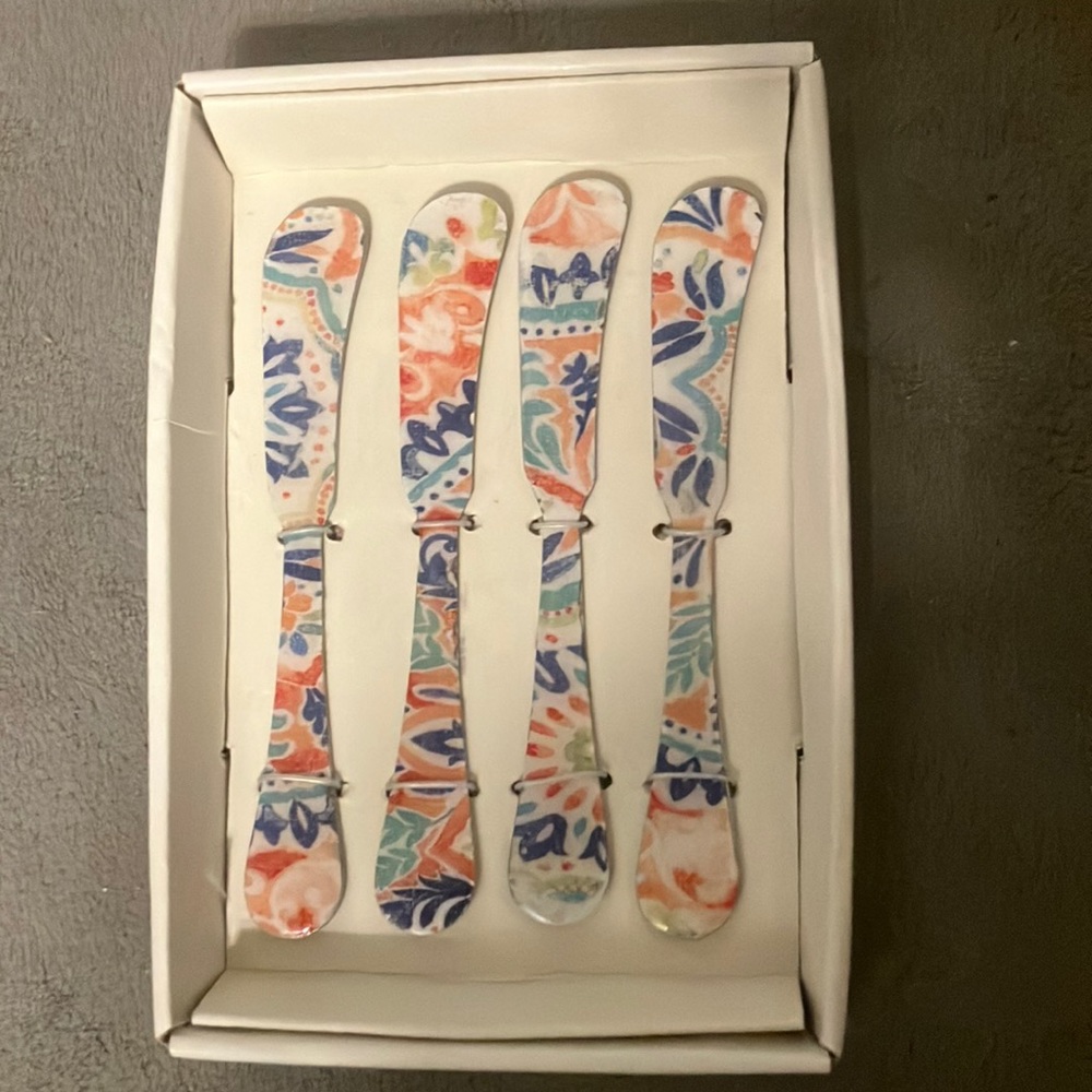 Artistic Acc Hand Crafted Decal Floral Spreader Cheese Knife Set of 4